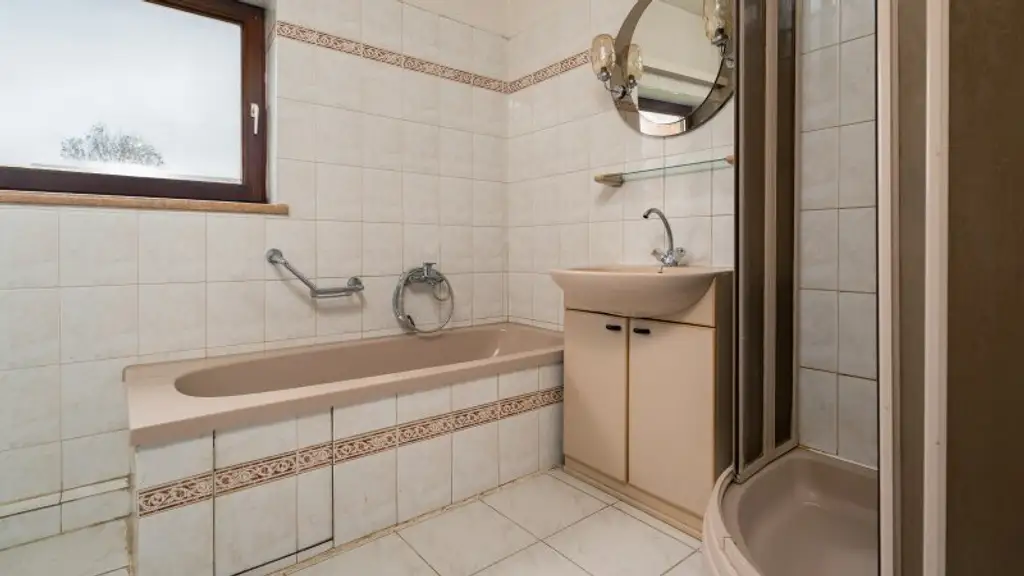 Ihr Haus in Probstdorf: Einfamilienhaus mit Terrasse, Garage und viel Potential!