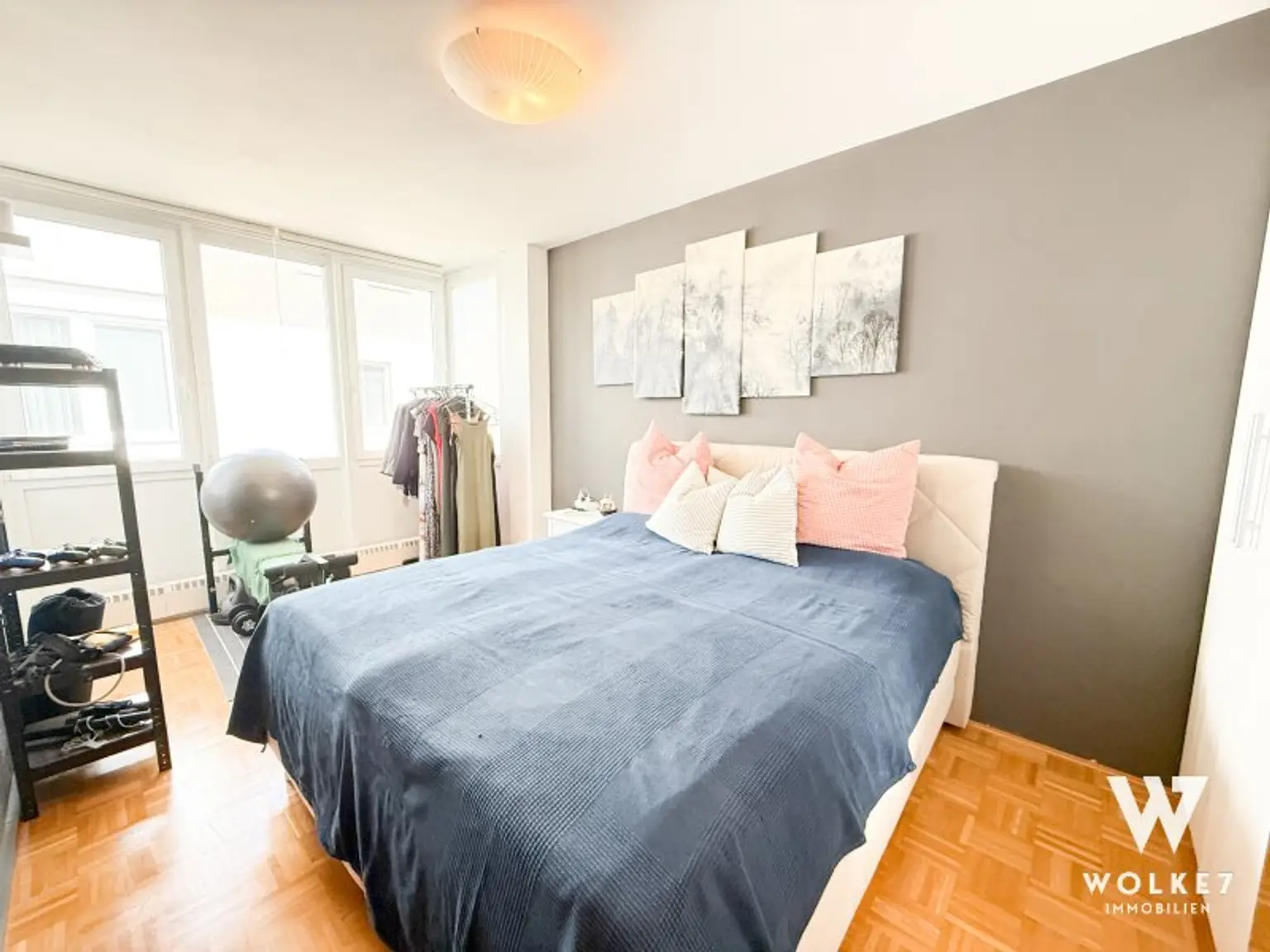 Vollmöblierte Eigentumswohnung mit Balkon | 3 Zimmer | Garagenplatz | – Familienfreundlich & Ruhig gelegen