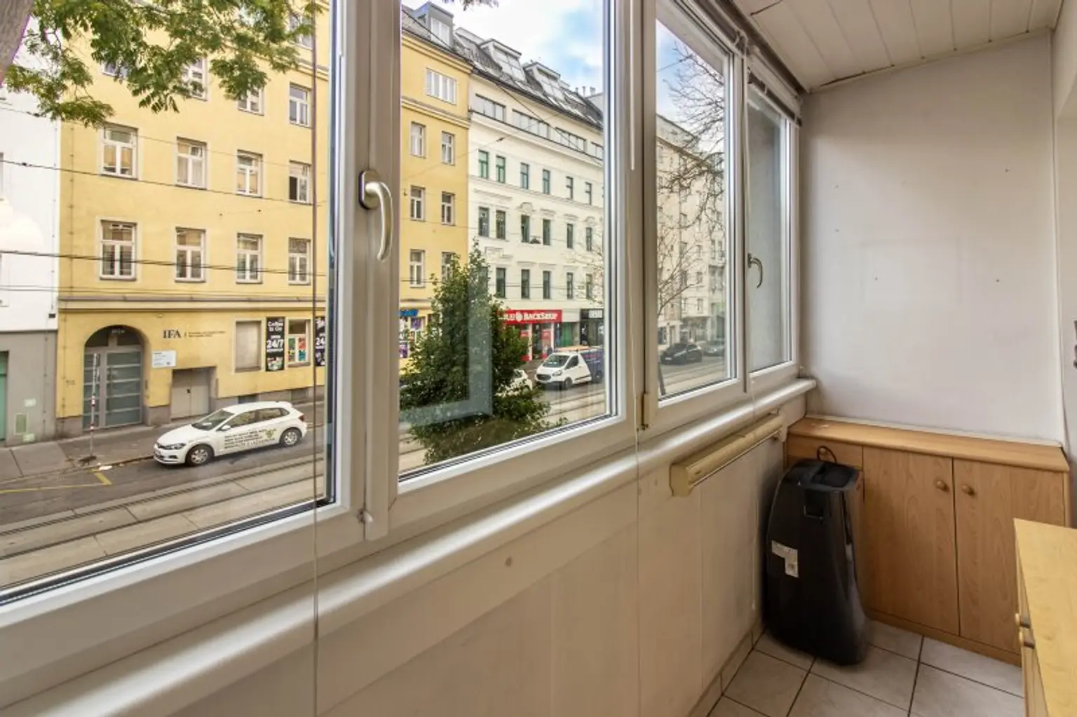 Loggiawohnung Nähe Quellenstraße - Wärmedämmung und niedrige Haus - BK