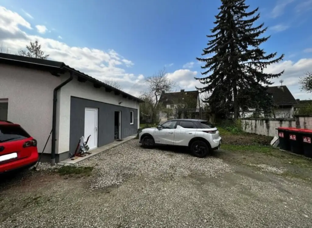 Attraktives Zinshaus in Wels: Modernisiert, 256m², Garten, Garage & 7 Stellplätze!