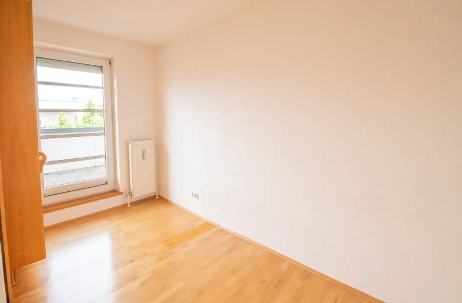 *** Wohnen in Waidmannsdorf *** Großzügige Vierzimmermaisonettewohnung mit Vorgarten & 3 Terrassen