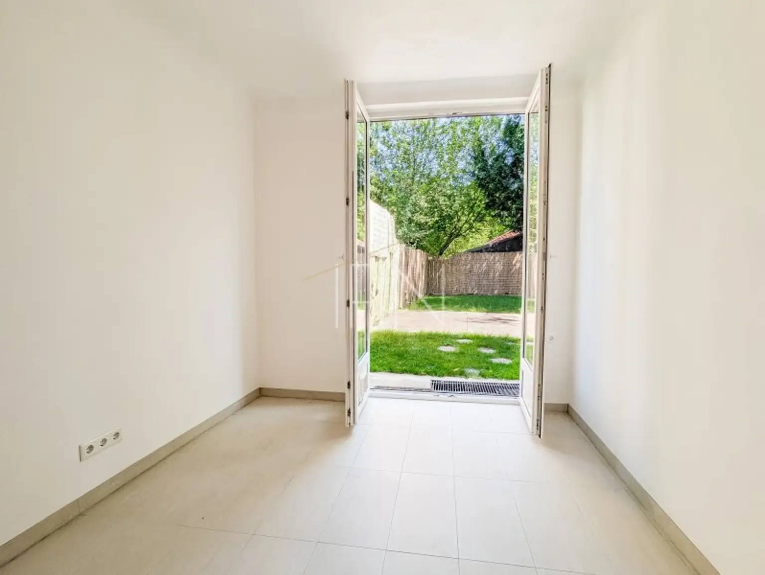 BIETERVERFAHREN! Wohnglück mit Garten & Pool – 3-Zimmer-Rückzugsort zum Ankommen und Wohlfühlen