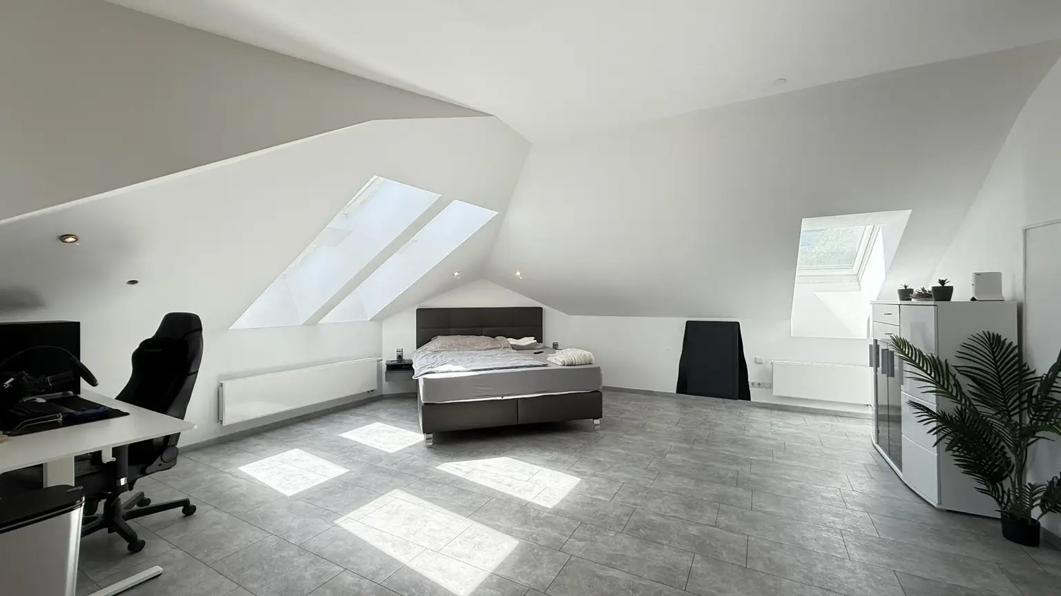 Schlafzimmer DG