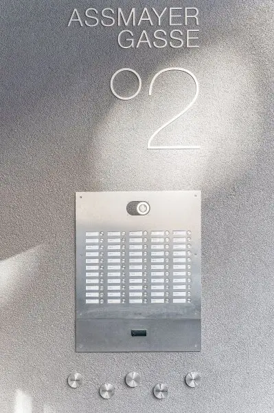 Erstbezug ab Februar! Nähe U6/U4! Helle 2-Zimmer-Wohnung mit Loggia zu vermieten!