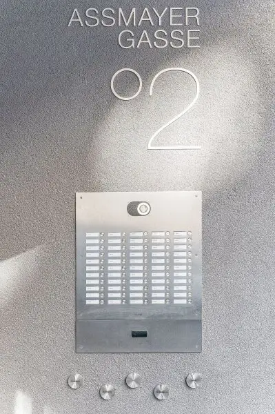 Erstbezug ab Februar! Nähe U6/U4! Helle 2-Zimmer-Wohnung mit Loggia zu vermieten!