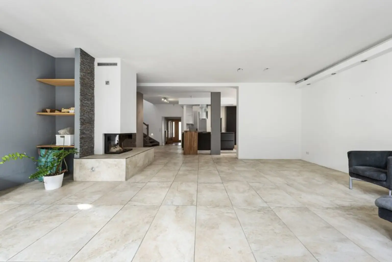 Exklusive Villa mit Nebengebäude in Gießhübl – Wohnen, Arbeiten & Wellness in Premiumlage