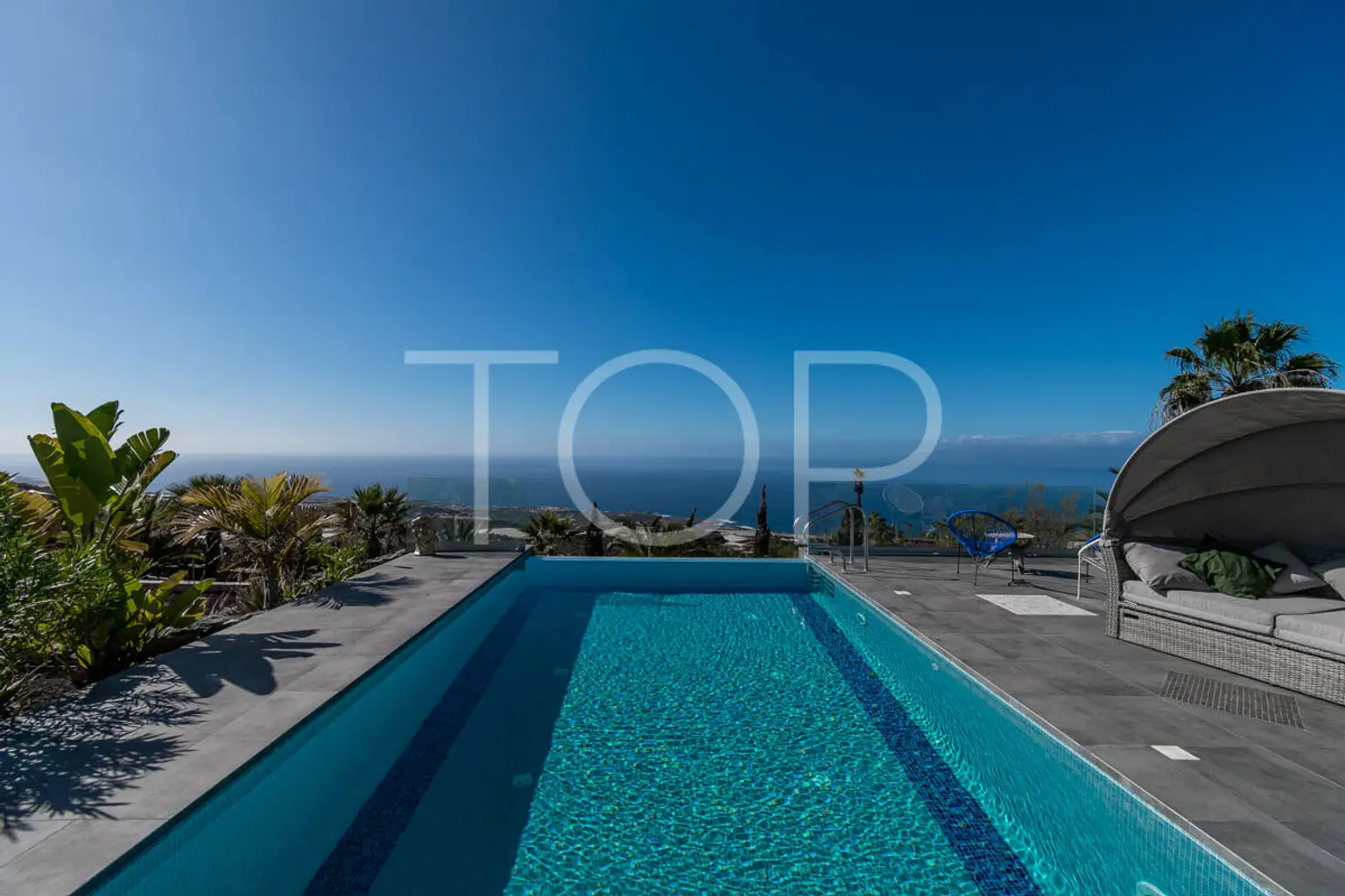 Magnífica villa en Chigora con gran parcela, piscina privada y vistas impresionantes