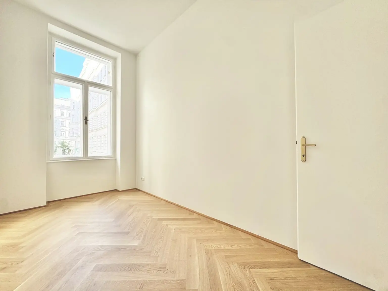 ERSTBEZUG NACH SANIERUNG | NEUBAUGASSE | EXKLUSIVE 4 ZIMMER | TOPLAGE | U-BAHN-NÄHE