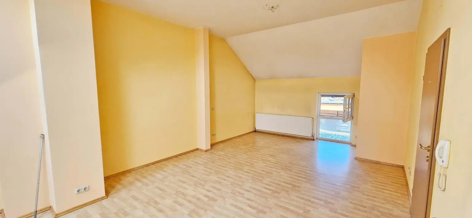 Kleine Wohnung samt Kfz-Stellplatz in Thening