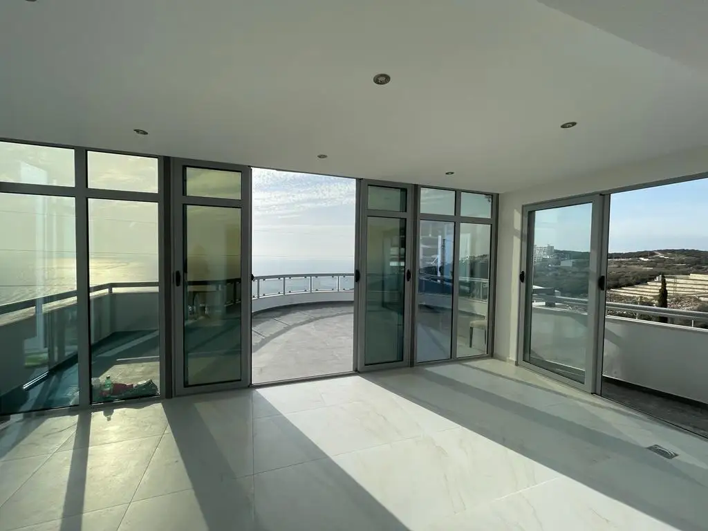 Großzügiges Penthouse mit herrlichem Meerblick in Toplage