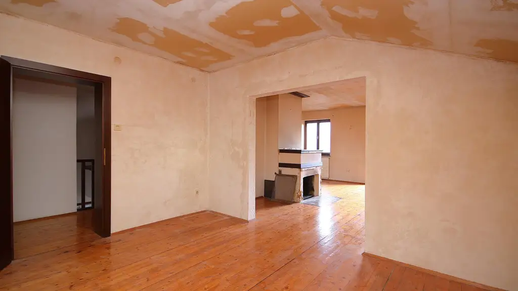 Villenviertel Frohnleiten – Sanierungsbedürftiges Einfamilienhaus in ruhiger Aussichtslage