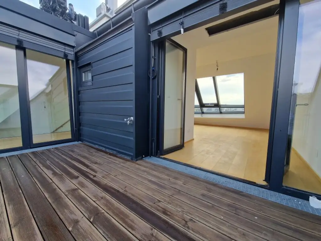 Traumhafte DG-Wohnung in 1020 Wien – modern, vollsaniert mit Terrasse und 5 Zimmern!