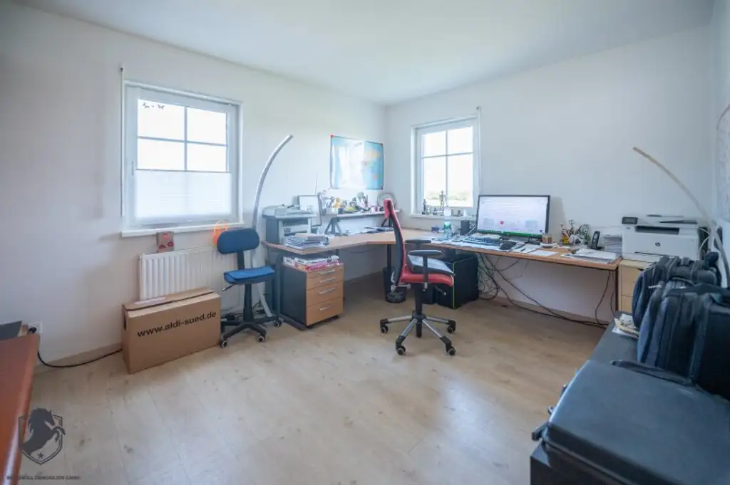 Exklusives Niedrigenergie-Einfamilienhaus mit Vollkeller auf 1.008 m² Grundstück in ruhiger Bestlage von Pixendorf