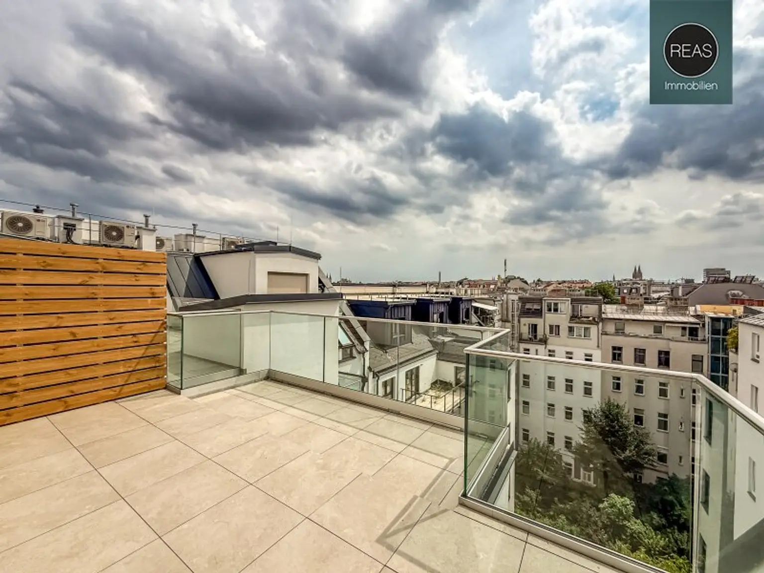 Elevate 1090 – Erstbezug: Dachgeschoss - Maisonette Wohnung (klimatisiert) mit Balkon und Terrasse nahe U6 Alser Straße, AKH!