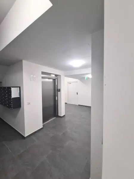 Neubau-Erstbezug - 1 Zimmer mit Außenfläche und sehr großer Gemeinschaftsterrase ca. 60 m² - unweit der U2 Station Stadlau