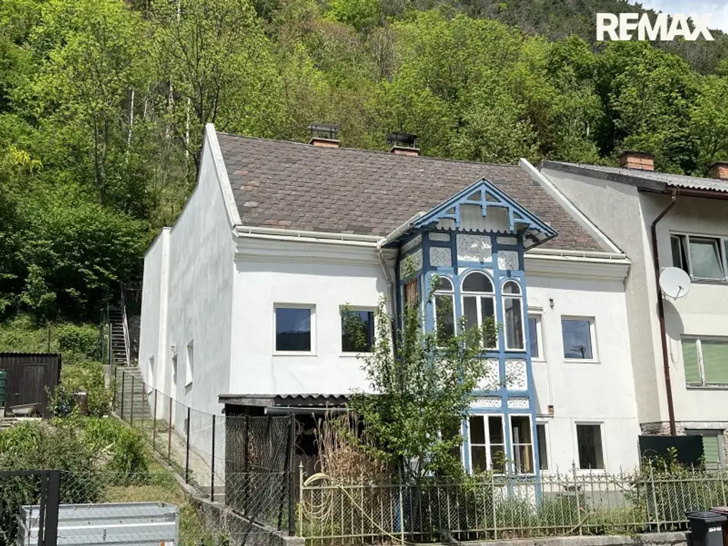 Schlossblick! Charmantes Einfamilienhaus in Gloggnitz am Silbersberg!!
