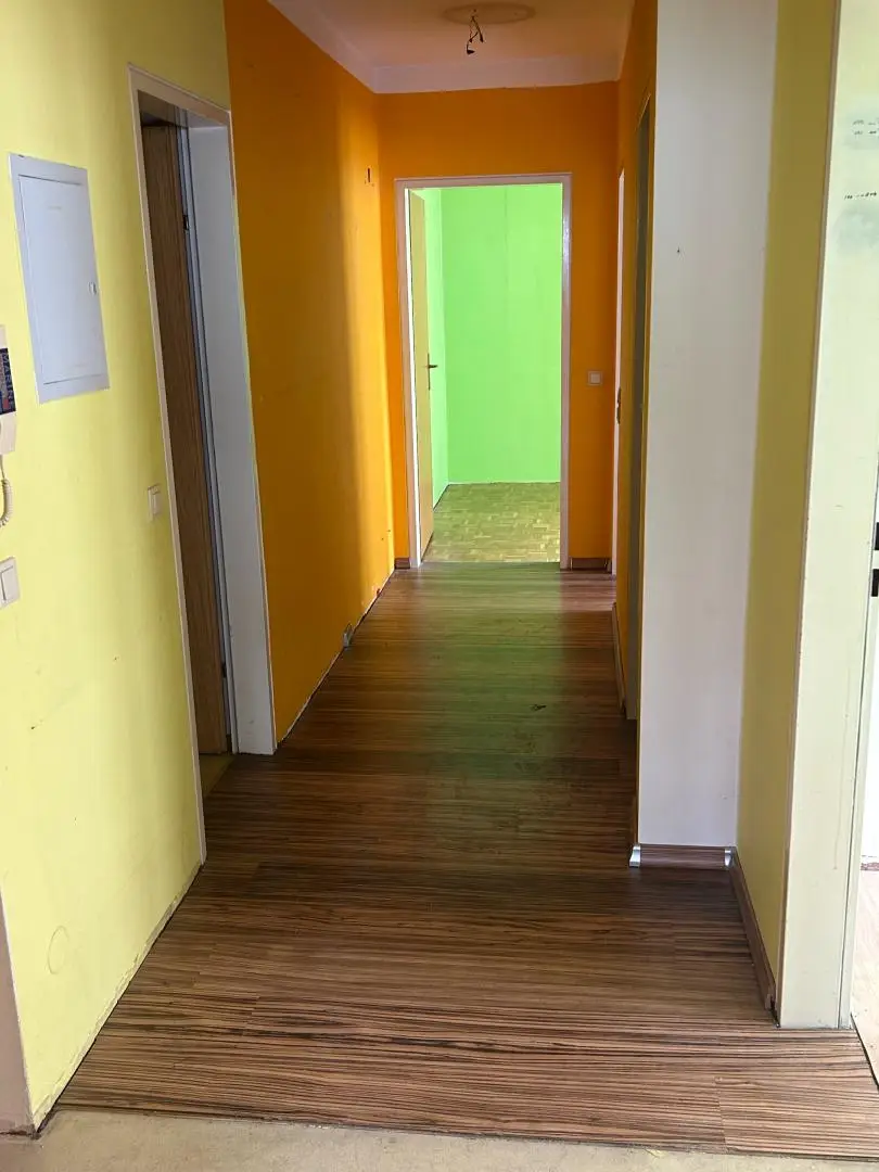 Wohnung-sanierungsbedürftig