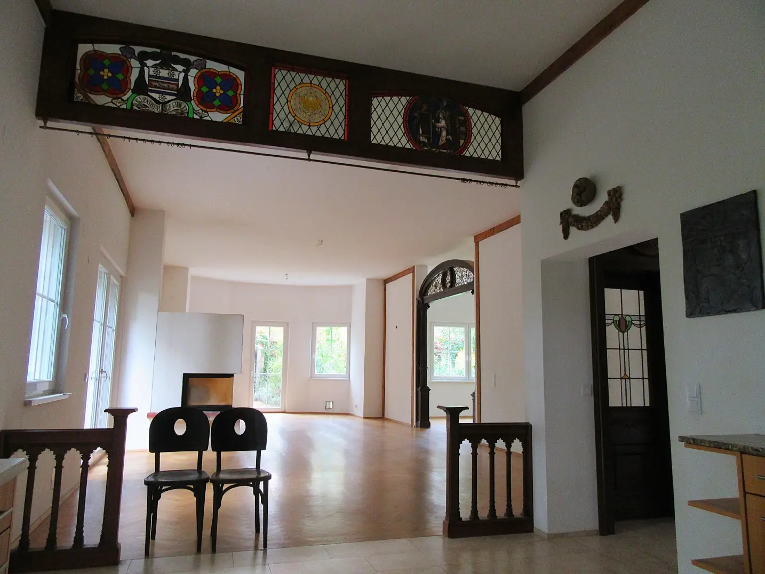 REPRÄSENTATIVE VILLA MIT BLICK IN DEN SCHLOSSPARK