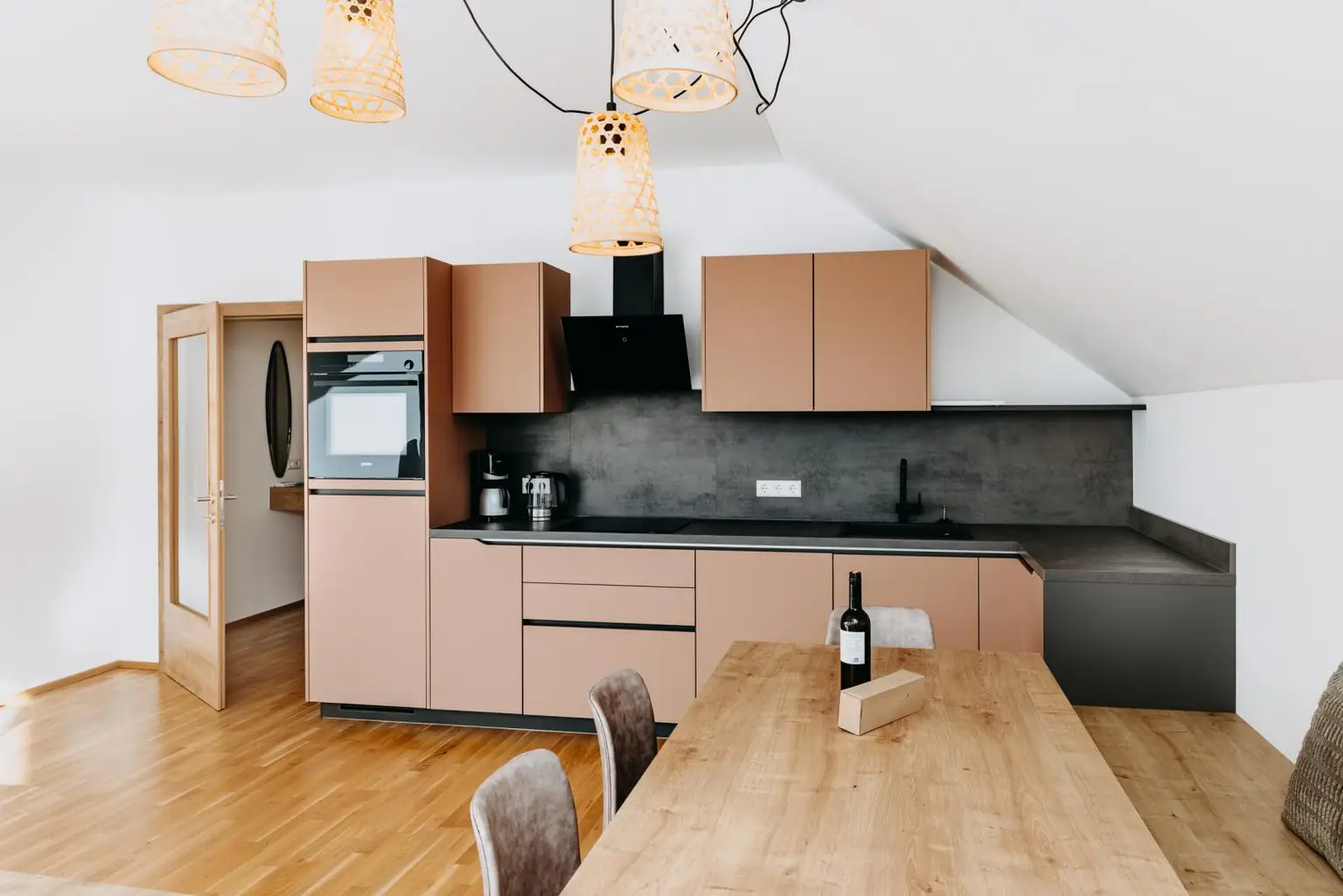 Hochwertige Küchenzeile (inbegriffen)