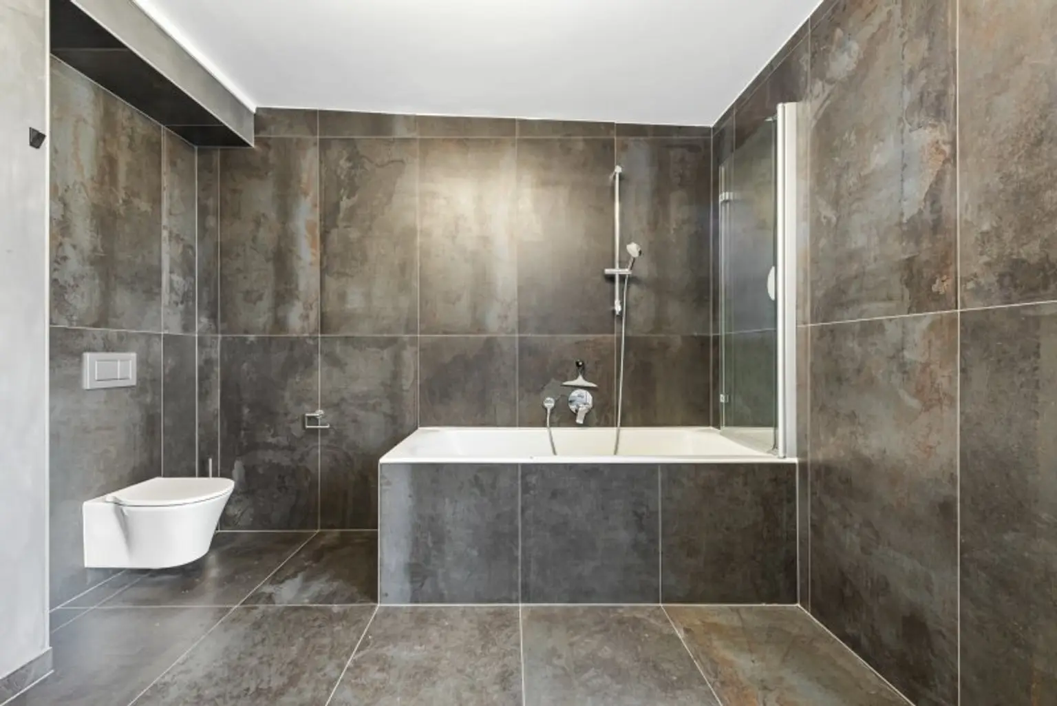 Exklusive Villa mit Nebengebäude in Gießhübl – Wohnen, Arbeiten & Wellness in Premiumlage