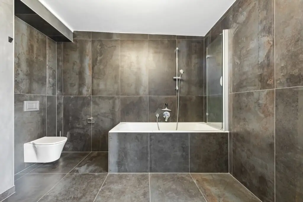 Exklusive Villa mit Nebengebäude in Gießhübl – Wohnen, Arbeiten & Wellness in Premiumlage