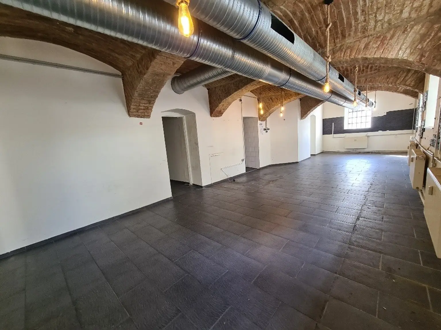 Vermietet, verlässlich, wertbeständig – € 1.078 / m² - 
4,8 % Rendite im Souterrain mit Zukunft