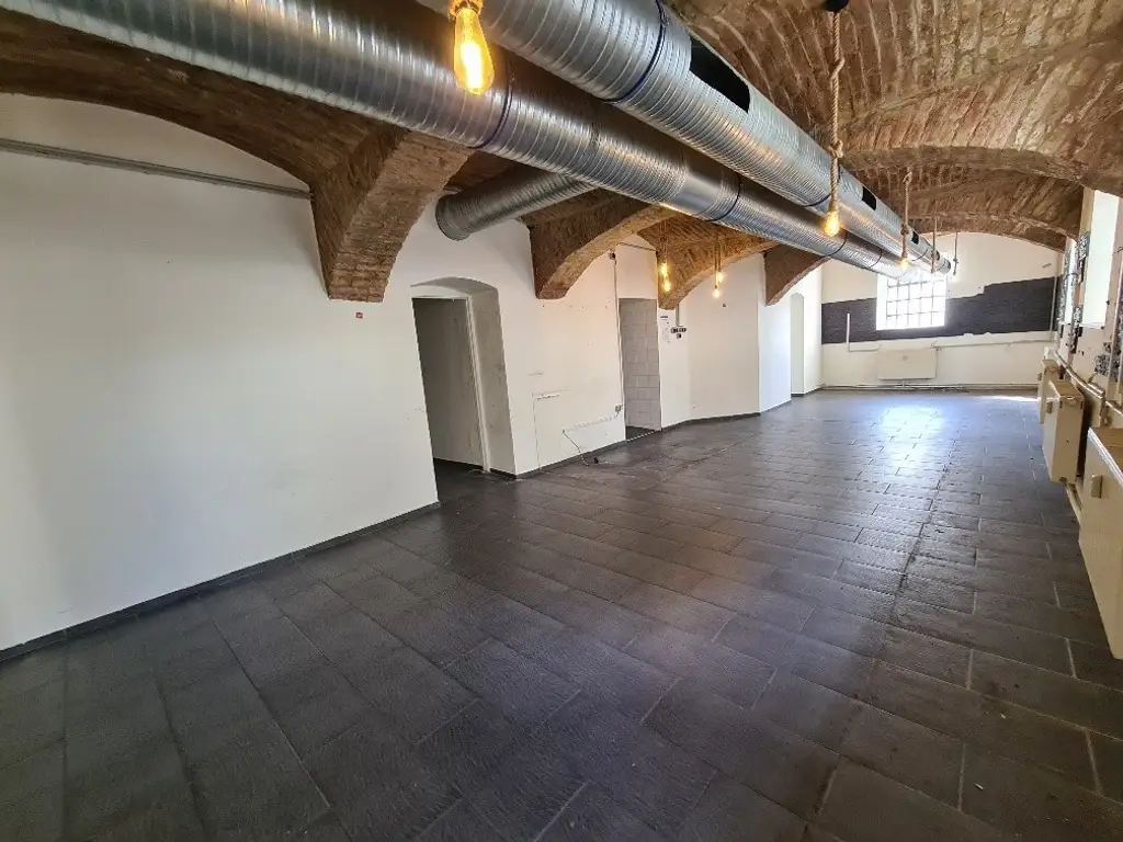 Vermietet, verlässlich, wertbeständig – € 1.078 / m² - 
4,8 % Rendite im Souterrain mit Zukunft