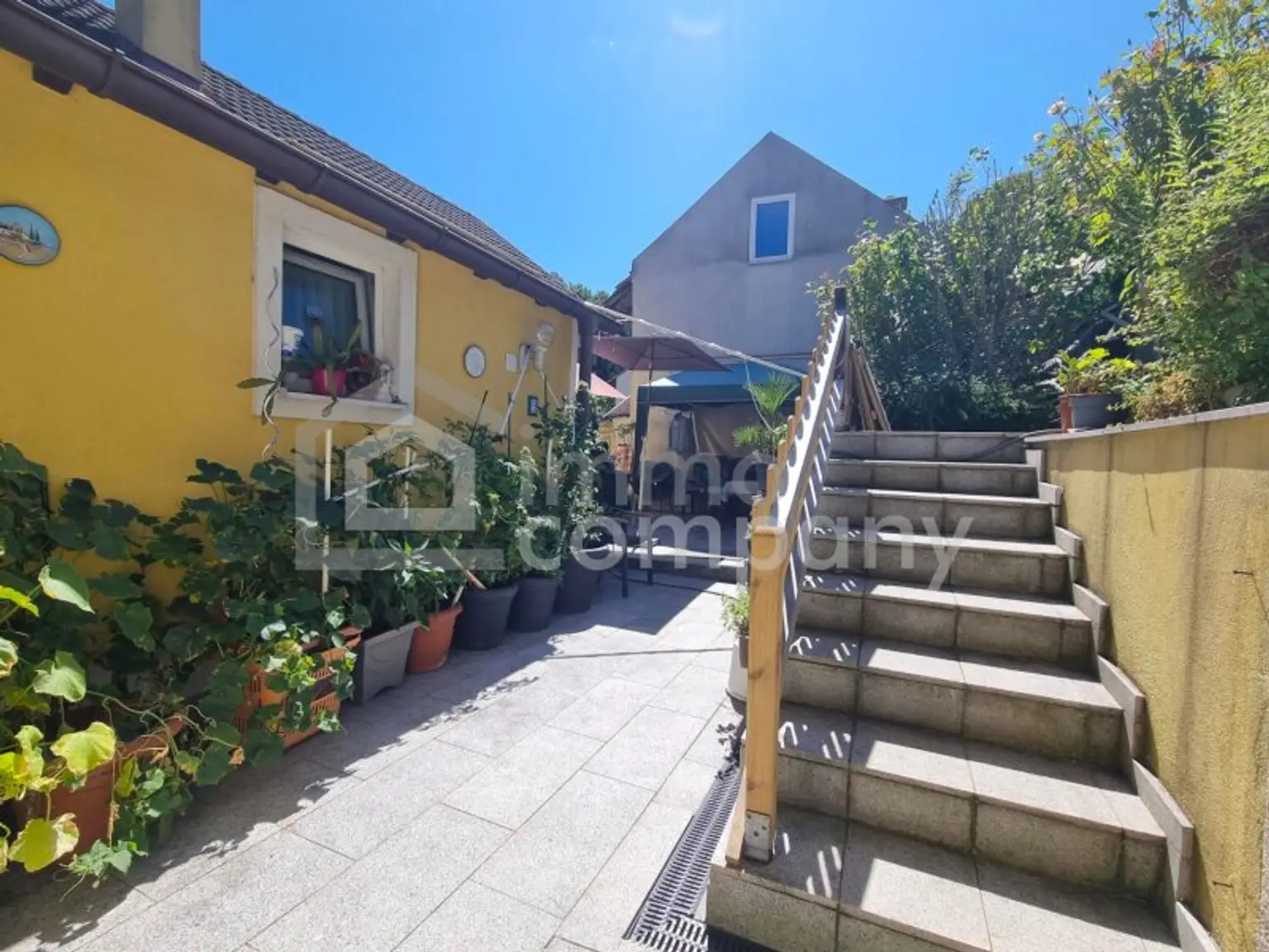 KAPITALANLAGE in PRESSBAUM: Charmantes Haus mit großem Pool