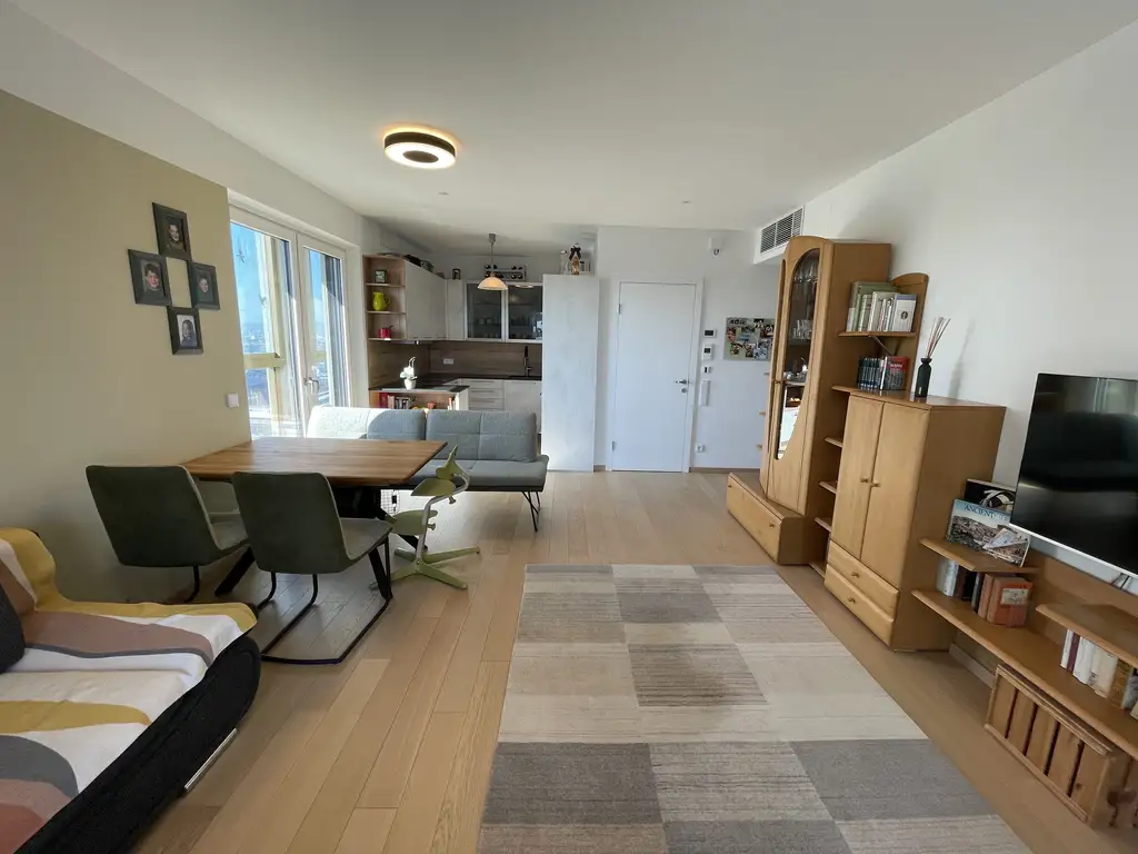 Helio Tower - 3 Zimmer - 31.Etage - Balkon mit sensationellem Blick über Wien!