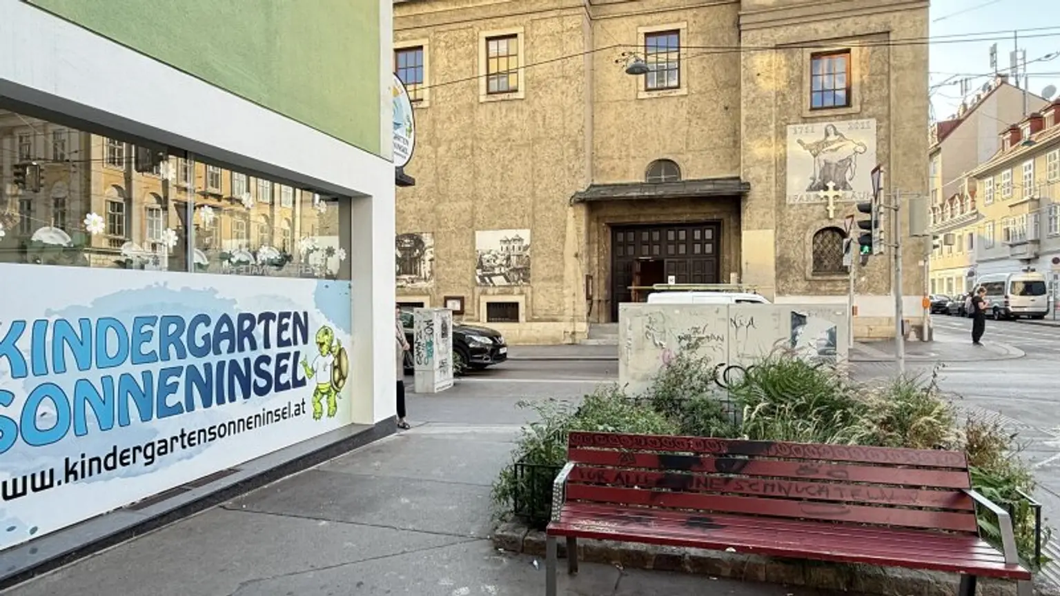Kirchstetterngasse: 2 Zimmer mit separater Küche (zenral begehbar) im Ersten Liftstock!