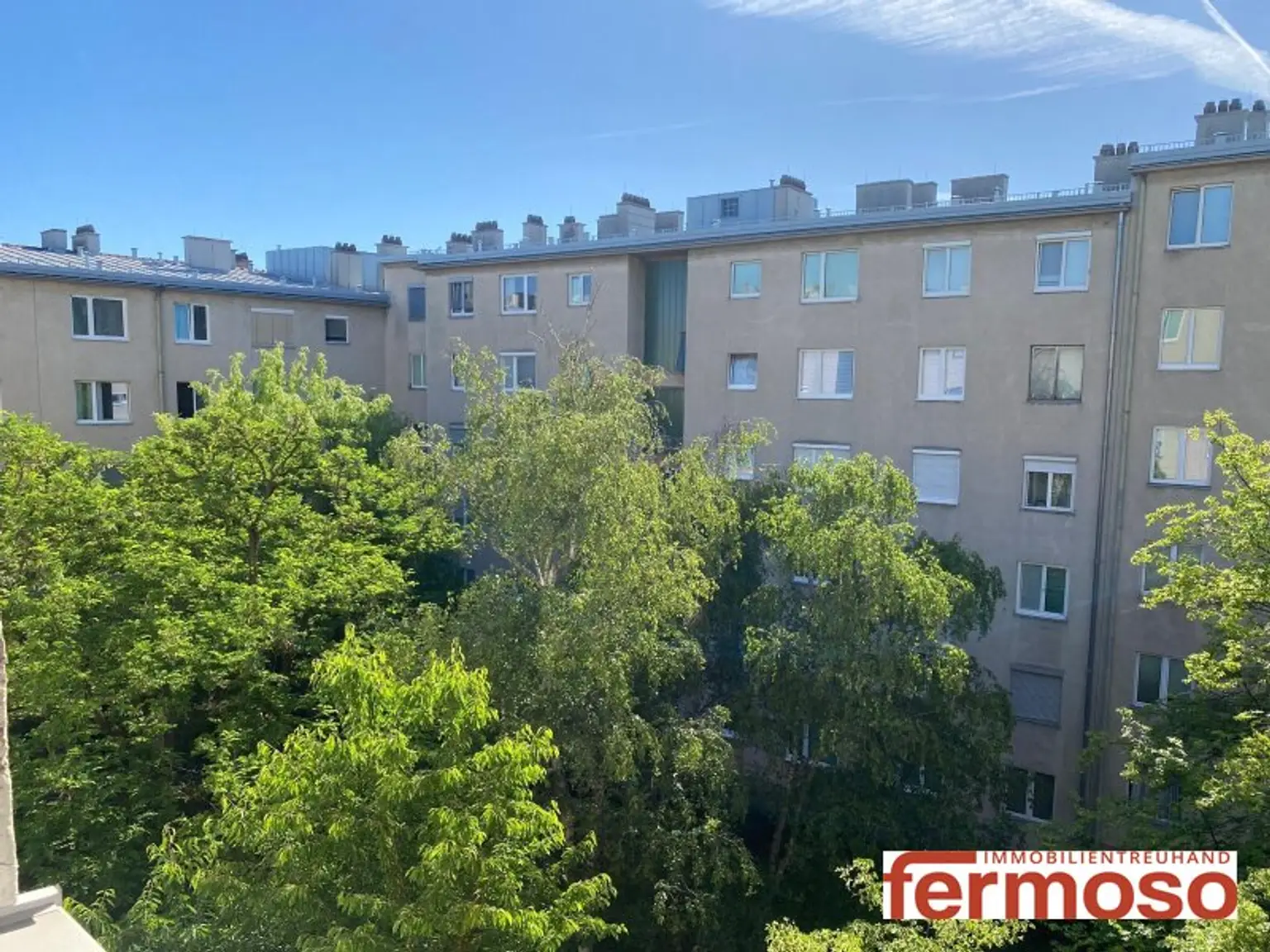 Ausblick in in den grünen Innenhof