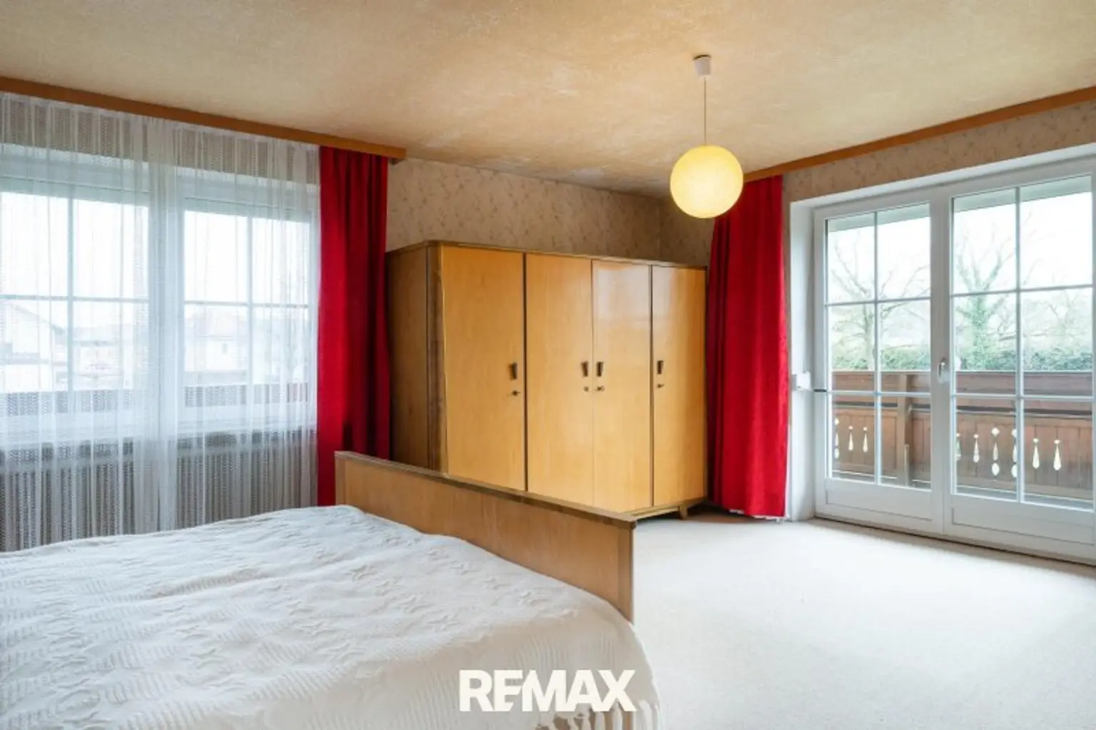 Schlafzimmer-1 OG mit Balkon Richtung S_W