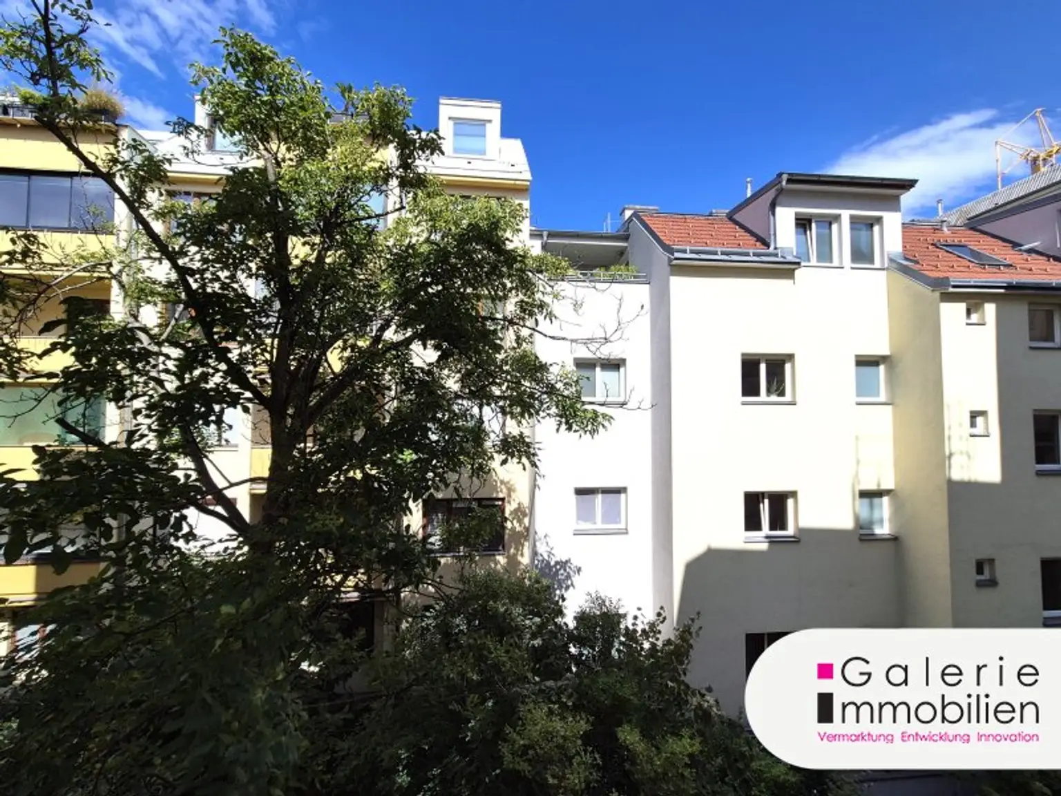 Sonnige und helle 3-Zimmer-Neubauwohnung mit Loggia inkl. Stellplatz - Sanierungsbedarf
