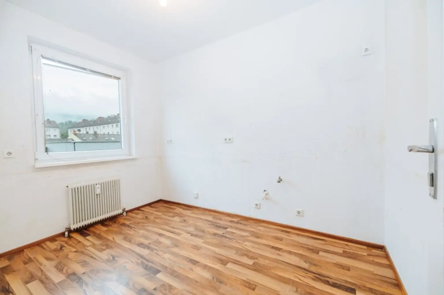 SANIERUNGSOBJEKT MIT POTENZIAL I PROVISIONSFREI I DIREKT AN DER MUR I SÜD-LOGGIA I LIFT I RUHIGE LAGE I PROJEKT WOHNEN