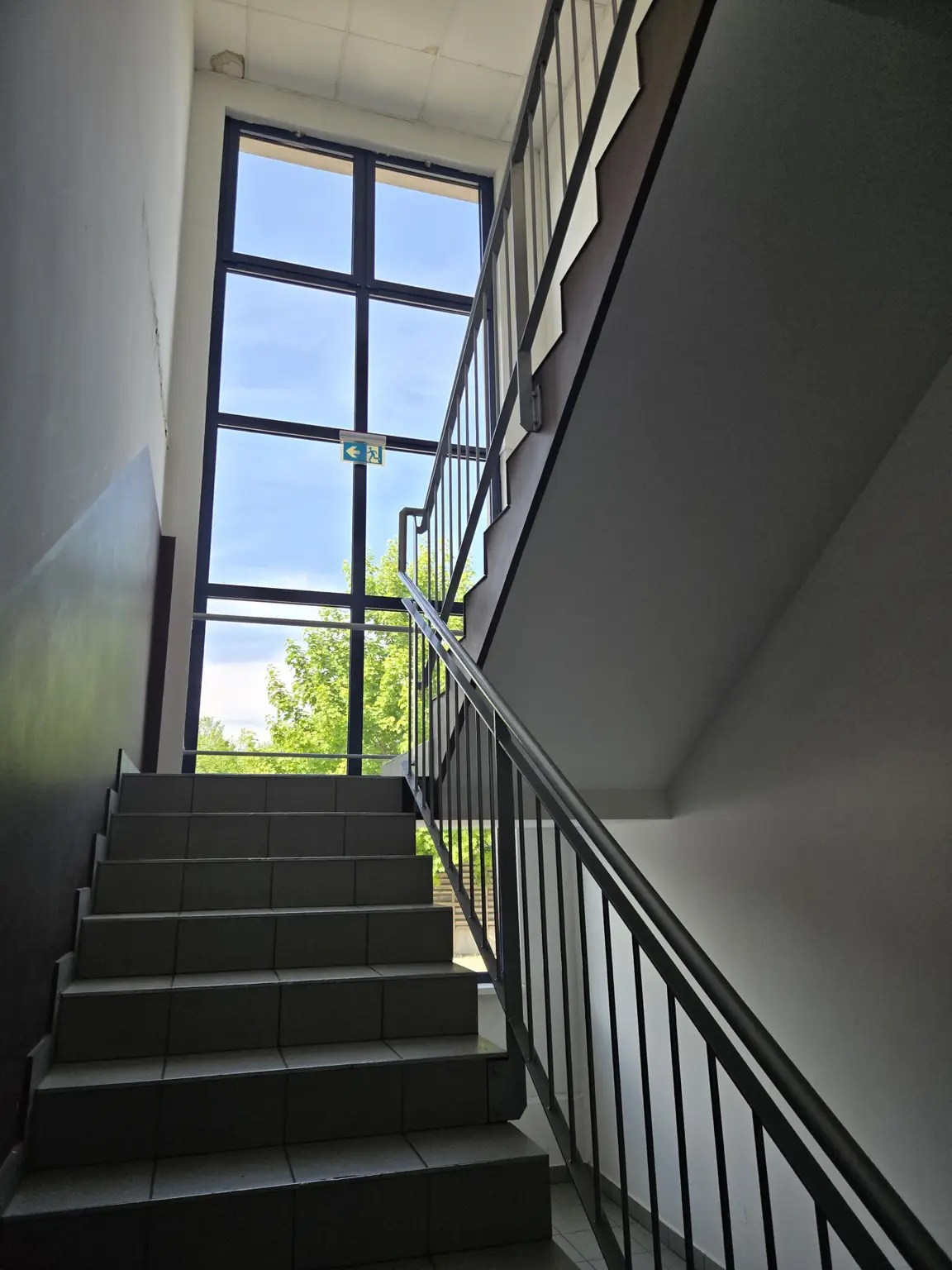 Stiegenaufgang zu den Büro- bzw. Geschäftsflächen - T.2.8 | T.2.9 und T.2.15