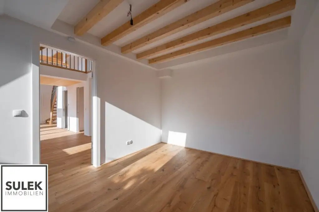 lichtdurchfluteter DG-Erstbezug mit offener Galerie und hochwertiger Ausstattung