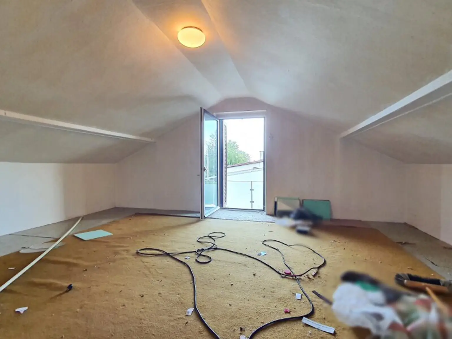 ++TOP++ Seltene Gelegenheit!  Charmantes Einfamilienhaus auf 898 m2 Grundstück - großer Garten!  Sehr ruhig und ZENTRAL gelegen mit eigene Garage!  TOP Anlage +++