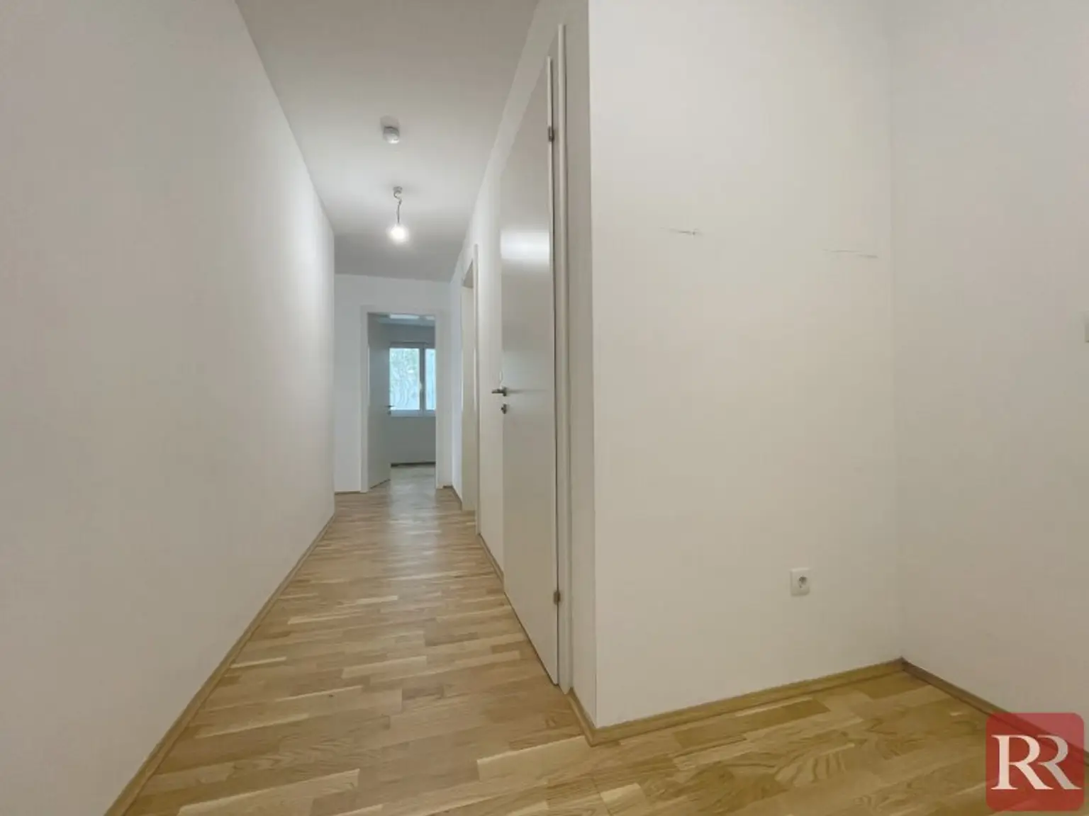 Moderne Wohnung, 3 Zimmer, großer Garten