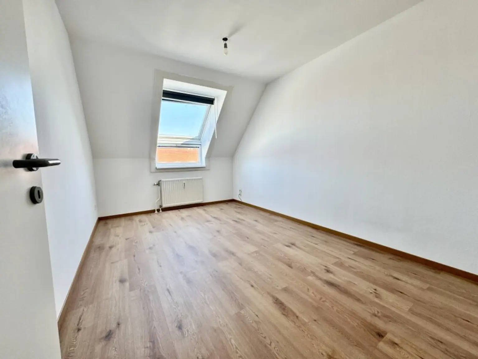 DACHGESCHOSSMAISONETTE MIT LOGGIA IN RUHELAGE