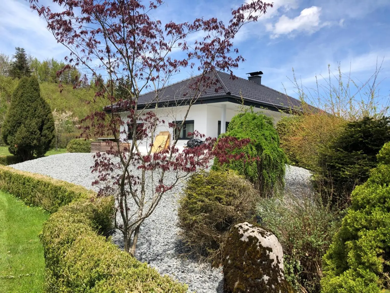 schöner, gepflegter Garten