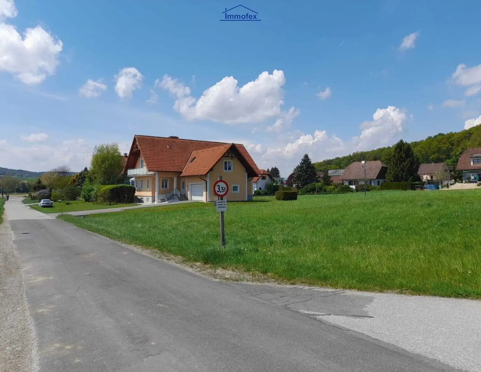 Sonniges, ebenes Baugrundstück in schöner Wohnlage