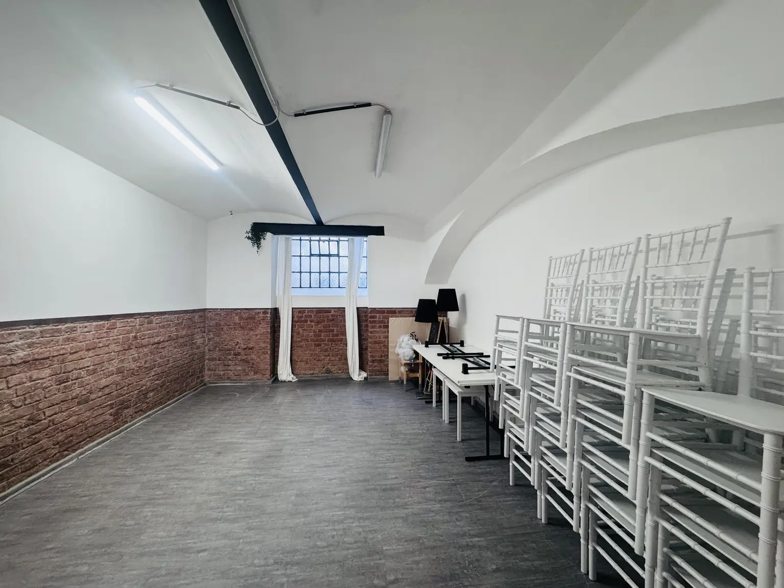 MODERNES SOUTERRAIN/ATELIER MIT VIELSEITIGEM NUTZUNGSPOTENZIAL