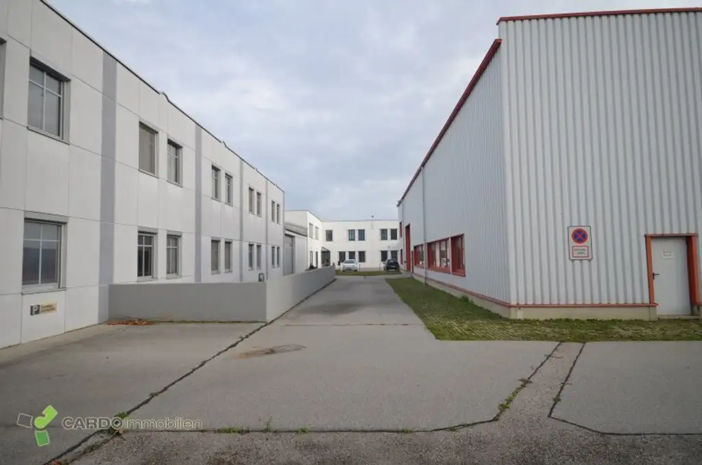 Halle und Lager 425m², 340m², 414m² für Veranstaltungen oder Lager, 2 Gewerbeobjekte nebeneinander mit große Parkplatz, entweder zusammen oder einzeln zu vermieten