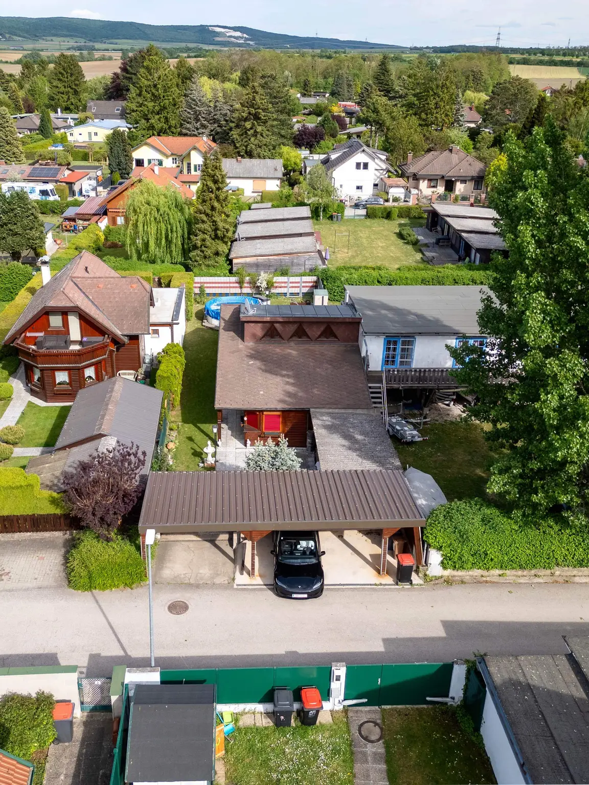 ENTWURF ** Urlaub zu Hause - Nur ca. 100 Meter vom Neufelder See entfernt – charmantes Haus auf Pachtgrund + Pool, Sauna & Gästezimmer ** ENTWURF