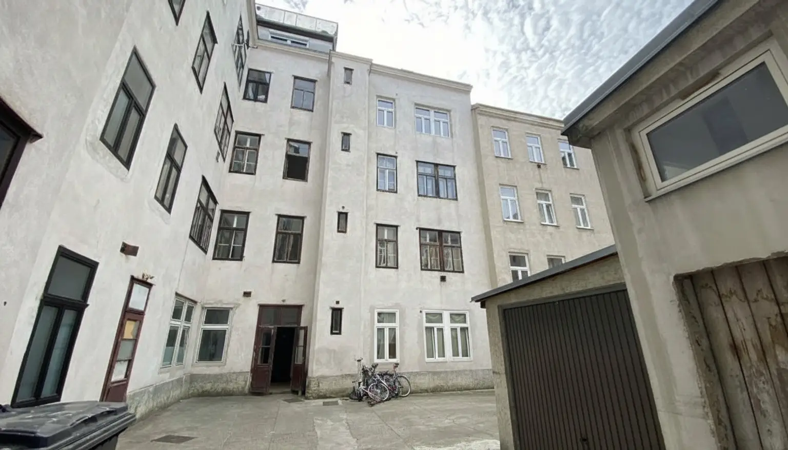 Garçonnière mit Sanierungsbedarf im 15. Bezirk