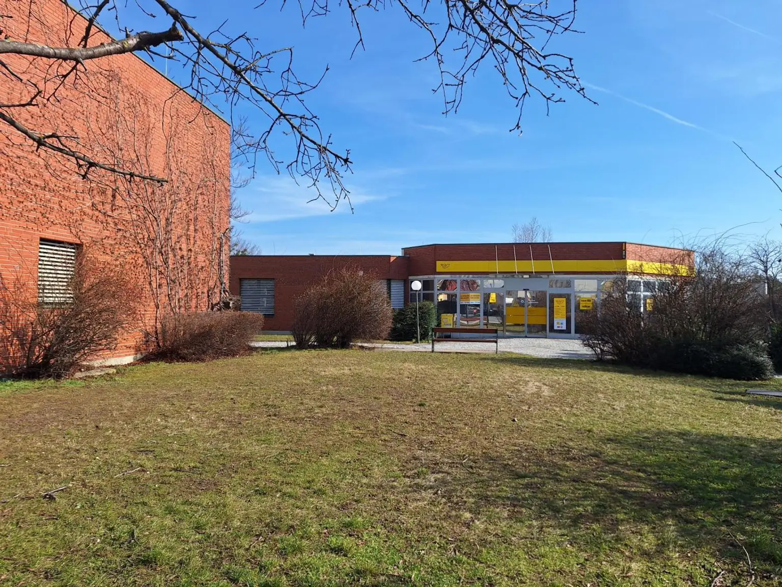 Ansicht Gebäude Postfiliale.