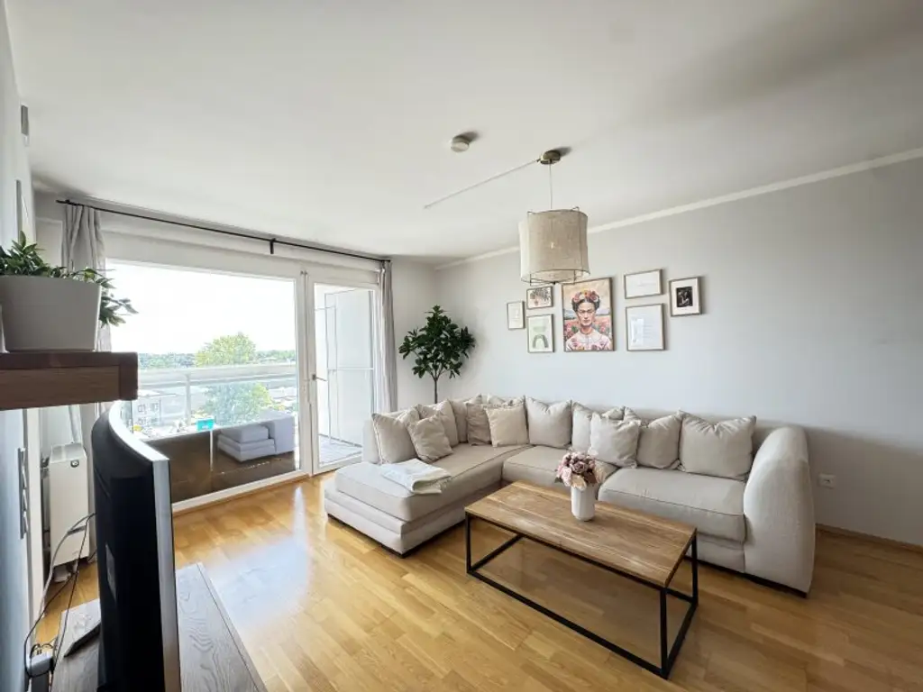OPEN HOUSE-Besichtigung mit Einzelterminen, am Samstag, den 09.08.2025, ab 10:00 Uhr! Möblierte Vierzimmerwohnung mit großzügiger Loggia,Fernblick inkl. Garagenplatz im Herzen von Stadlau