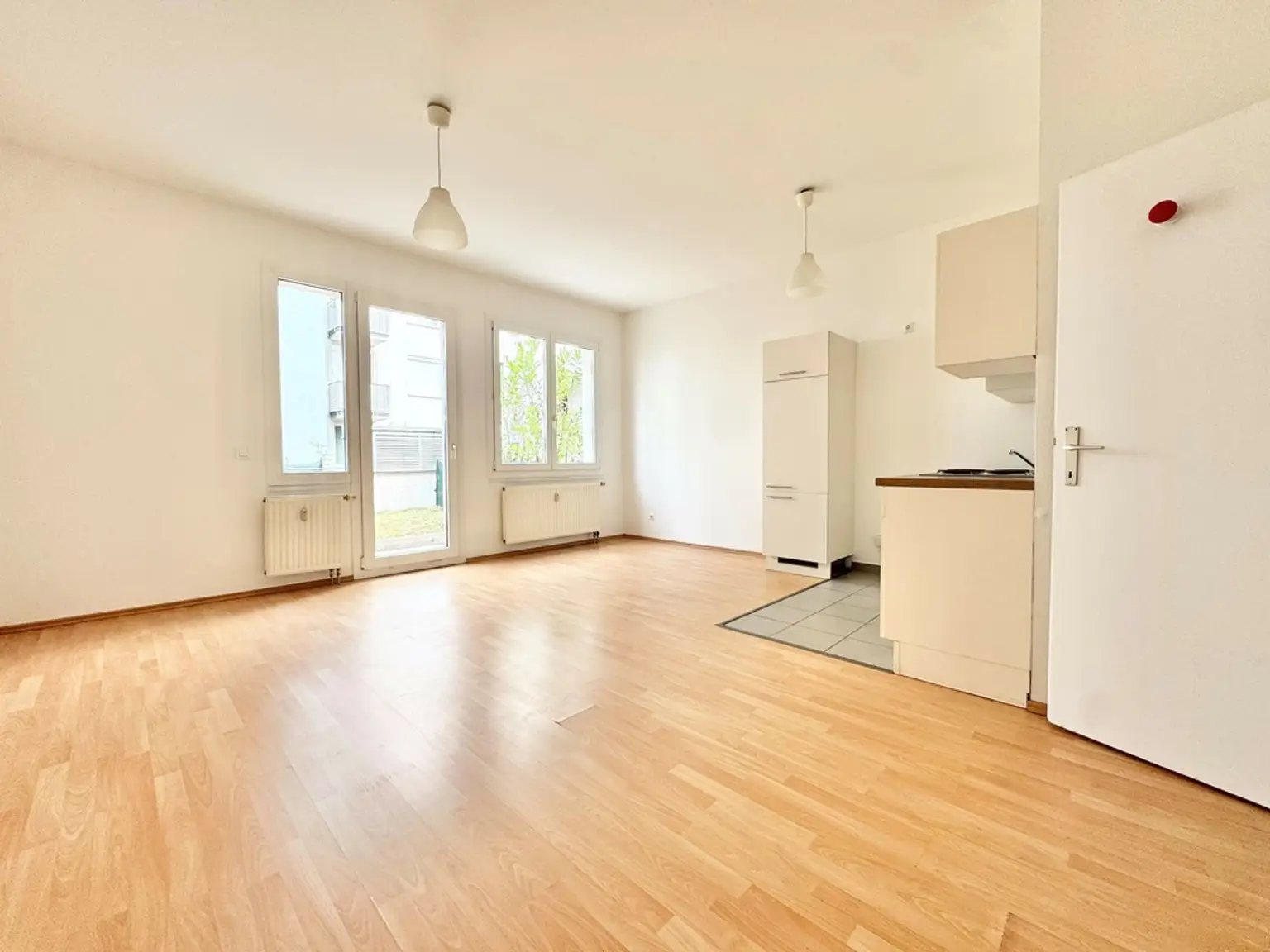 GARTENTRAUM | TOPLAGE NÄHE DONAUZENTRUM | HELLE SINGLE-WOHNUNG | U-BAHN-NÄHE