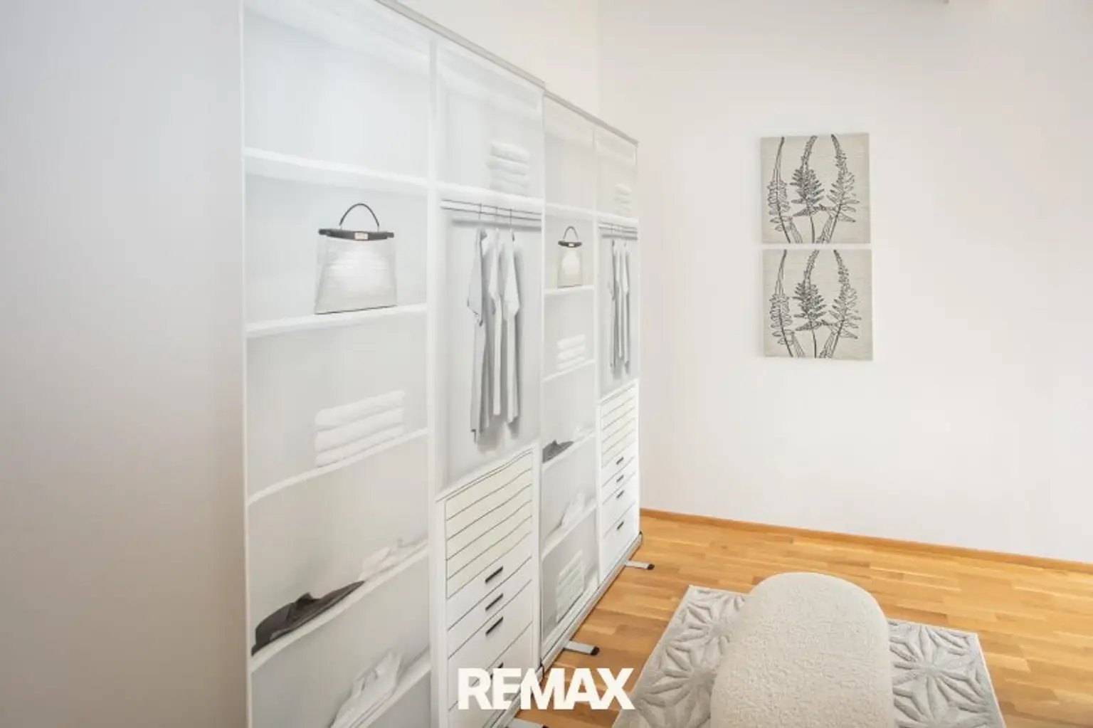 Schrankraum großes Schlafzimmer