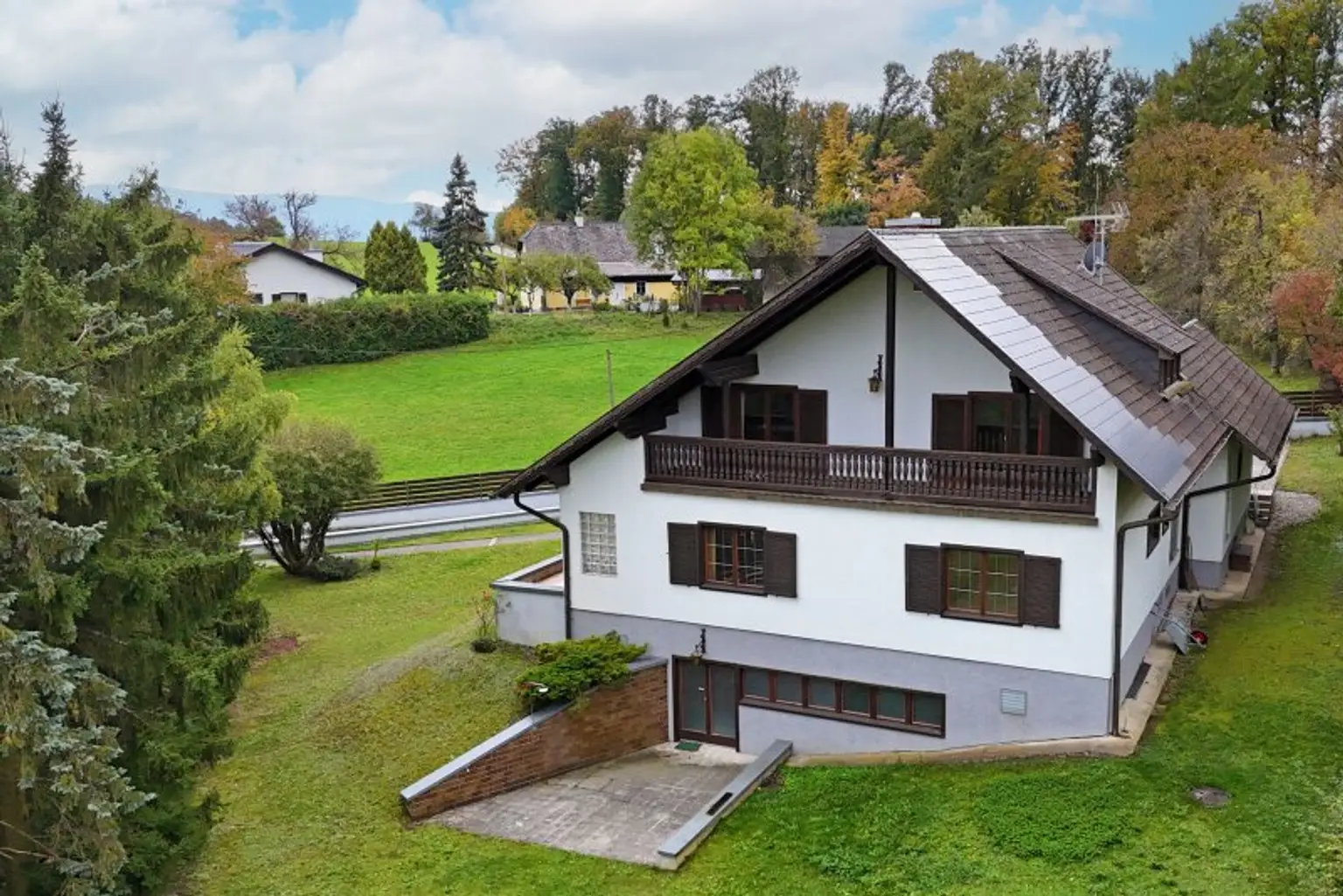 Premiumlage im Wienerwald! Idyllisch gelegenes Landhaus mit Wellnessbereich und Panoramablick